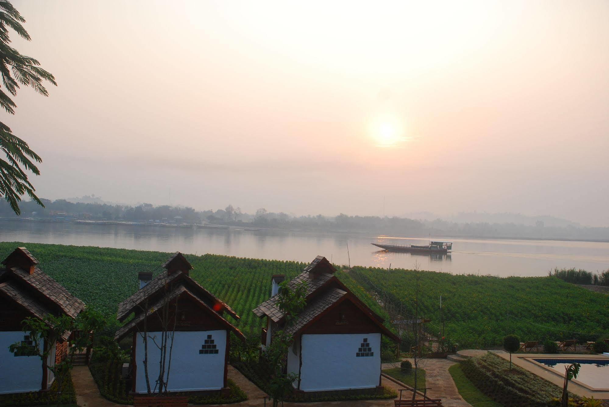 Hotel Gin'S Maekhong View Chiang Saen Exterior foto